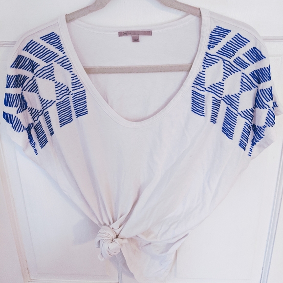 GAP tee with blue beading - Picture 1 of 2